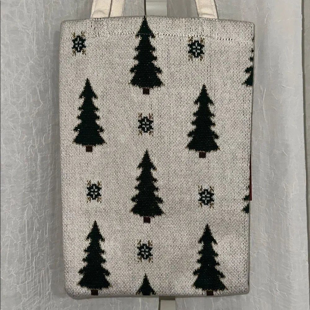 CT White Ivory Green Gold Christmas Tree Snowflake Knit Wine Gift Bag